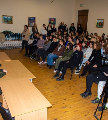 Молоді ветерани війни розповіли старшокласникам про власний бойовий досвід