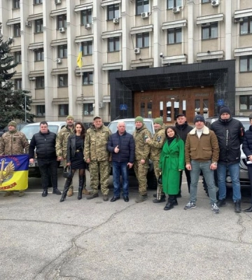 Одеські аграрії подарували військовим позашляховики