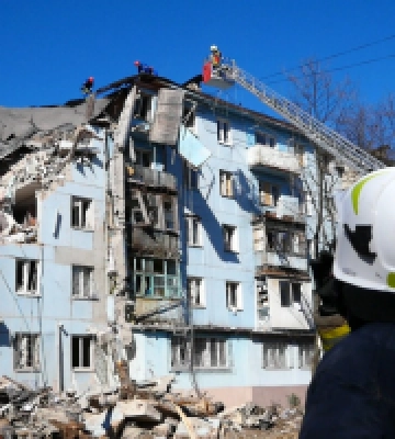 У Запоріжжі рятувальники все ще шукають людей під завалами після нічного удару росіян по житловій багатоповерхівці, - ДСНС