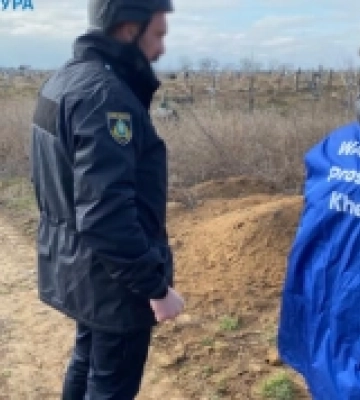 На Херсонщині правоохоронці ексгумували тіла двох чоловіків, які були закатовані російськими окупантами