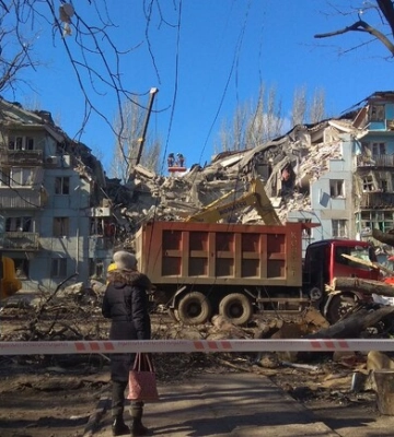 Мешканці зруйнованого будинку розповіли про нічні обстріли та жертви, ВІДЕО