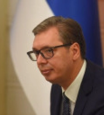 Президент Сербии &quot;пересматривает тесные отношения с россией&quot;