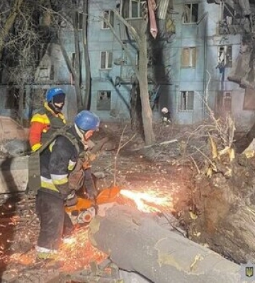 Унаслідок ракетного удару по багатоповерхівці в Запоріжжі безвісти зникли 10 людей