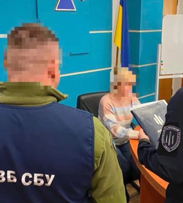 Отрицала обстрелы Запорожской АЭС и Мариуполя: сотруднице СБУ сообщили о подозрении