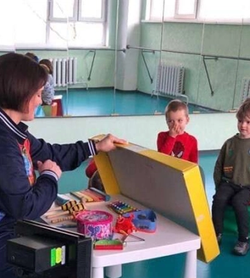 Дніпро піклується про працевлаштування ВПО та про дітей, які постраждали від ракетних ударів