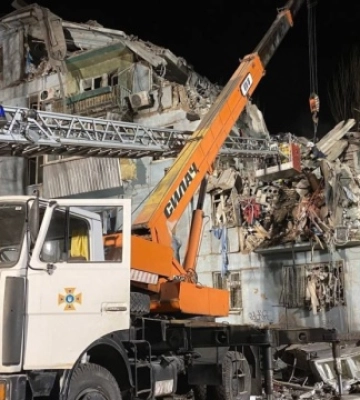 У Запоріжжі триває пошук людей під завалами будинку