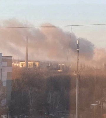 У Донецьку на Текстильнику піднімається стовп диму після обстрілу
