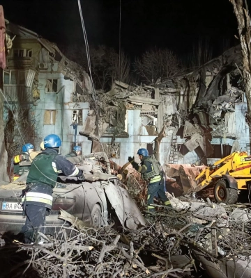 Удар по багатоповерхівці в Запоріжжі: з-під завалів дістали ще два тіла