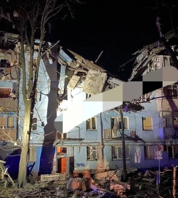 Дрон росіян скинув ВИБУХІВКУ на чергу за гуманітаркою – до 10 людей поранено. 373 доба на фронті