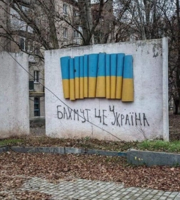 Битва за Бахмут: Зеленский объяснил, почему важно удержать город