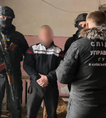 Поліцейські Київщини перекрили ще один канал збуту зброї та наркотиків