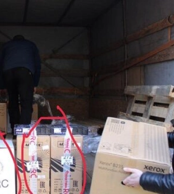 В окупованому Маріуполі Червоний Хрест забезпечує загарбників гуманітарною допомогою, зокрема технікою, - Андрющенко. ФОТО