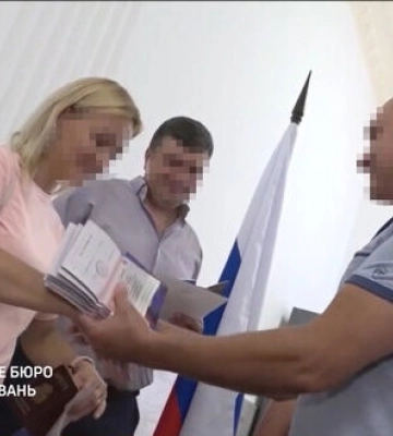 Раздает российские паспорта жителям Бердянска и агитирует их получать: еще один предатель получил подозрение, - ГБР. ФОТОрепортаж