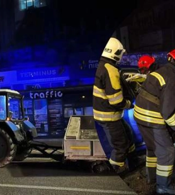 В Киеве BMW на скорости 210 км/ч  влетел в трактор, есть погибший: фото и видео