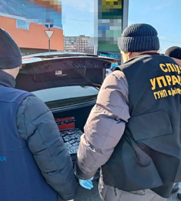 Затримали мешканця Кривого Рогу, який перевозив чоловіків за кордон як волонтерів