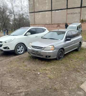 На дитячому майданчику та зеленій зоні: у Рівному штрафували горе-паркувальників