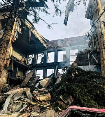 На Харківщині голова громади дивом вижила у підвалі після ракетного обстрілу