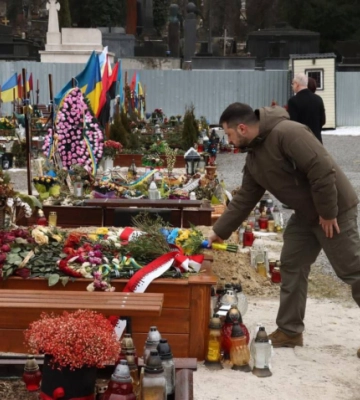 Зеленський прибув до Львова: він зустрівся з президентом Латвії та відвідав поранених військових