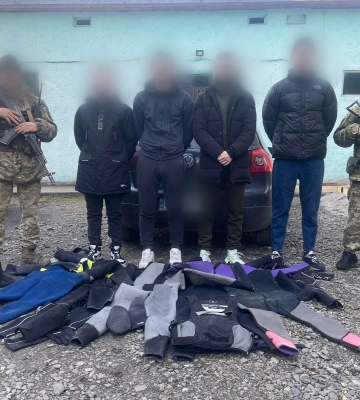 Закарпатські прикордонники затримали 11 чоловіків, які хотіли перетнути кордон