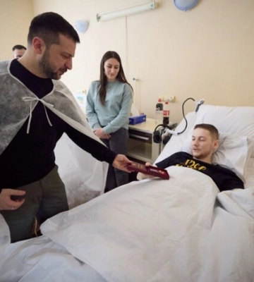 Зеленський відвідав у львівському госпіталі поранених військових (фото, відео)
