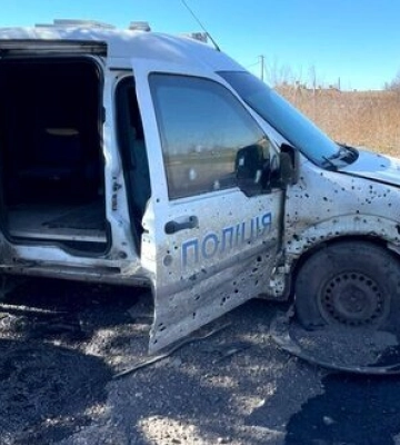 Автівки з поліцейськими та волонтерами потрапили під ворожий обстріл на Херсонщині, є поранені, - Нацполіція. ФОТО