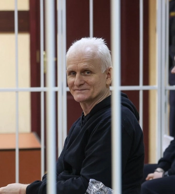 Суд у Білорусі позбавив волі на 10 років нобелівського лауреата Біляцького