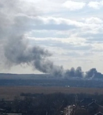 На Донбассе сбили российский самолет: момент попал на видео
