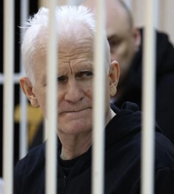 В Беларуси осудили на 10 лет лауреата Нобелевской премии мира Беляцкого В Беларуси осудили на 10 лет лауреата Нобелевской премии мира Беляцкого