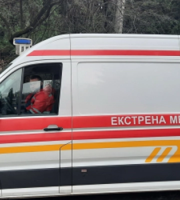 «Трилер, а не виклик»: на Львівщині бригаді швидкої довелось утікати від неадеквата з сокирою