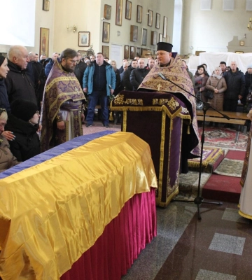 У Полтаві попрощалися із загиблим під час оборони України Олексієм Косвінцевим