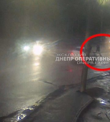 У Дніпрі на Калиновій збили чоловіка на пішохідному переході: відео моменту