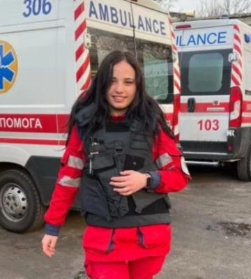 Повертала людей з того світу: фельдшер Анна Дикань про роботу в швидкій, нескорений Харків та весілля після зміни