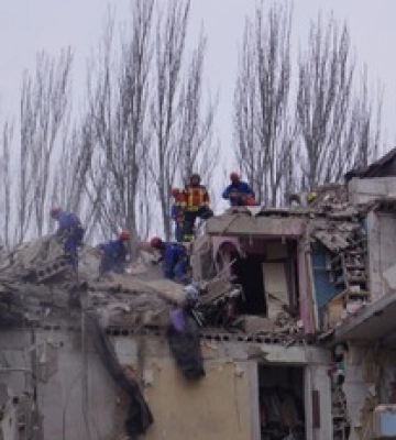 Удар по п&#039;ятиповерхівці у Запоріжжі: під завалами ще залишилися тіла людей, фото