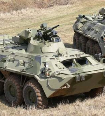 В Крыму российский БТР разнес легковушку
