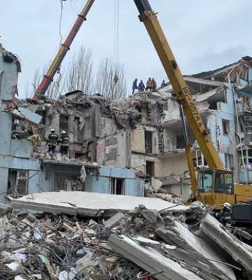 Удар по Запоріжжю: рятувальники дістали ще два тіла