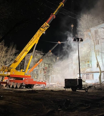 У Запоріжжі триває ліквідація наслідків ракетного удару по житловому будинку 