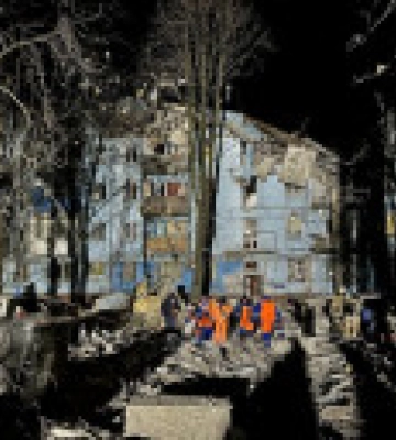 В Запорожье двое суток продолжается ликвидация последствий ракетного удара по жилому дому