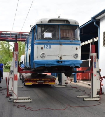 Іржаві рівненські тролейбуси — для тренування рятувальників