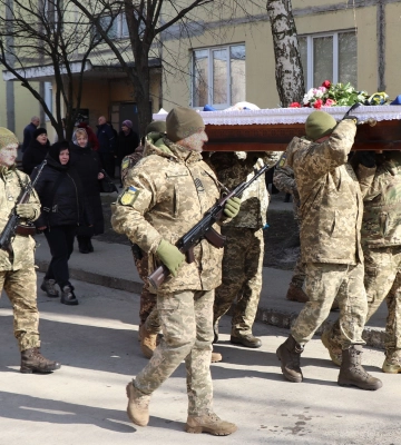 Рівненщина провела в останню дорогу двох захисників