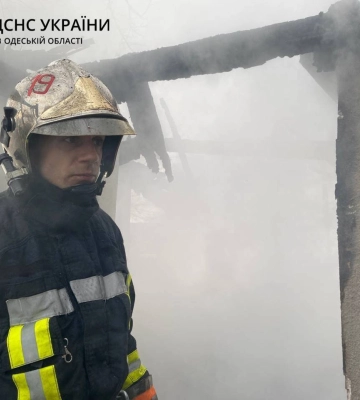 1500 м² пожежі: на Одещині горів склад