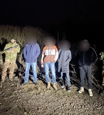 Прикордонники затримали на Львівщині чоловіків призовного віку, які йшли до Польщі поза пунктами пропуску