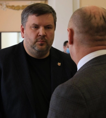 Секретар полтавської міськради Карпов планує скликати дві сесії ще до офіційного звільнення мера Мамая