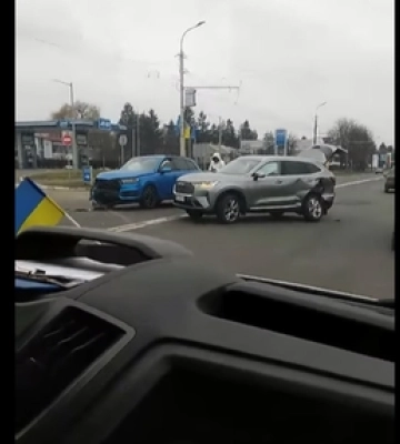 Не поділили дорогу: у Луцьку зіштовхнулися Audi та Haval (відео)