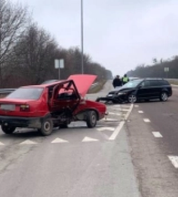 На Дубенщині внаслідок зіткнення двох авто загинув водій легковика