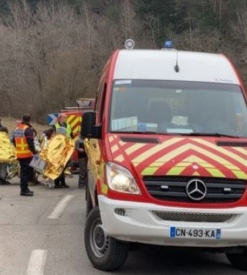 У Франції перекинувся автобус із дітьми — 16 постраждалих