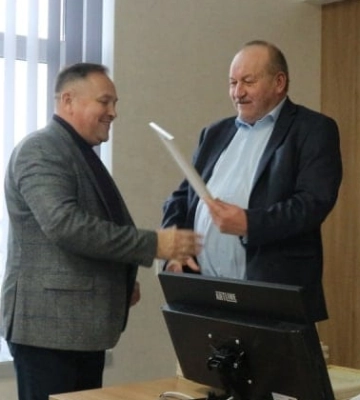 Підгайцівського чиновника, якого затримали на хабарі, відпустили під домашній арешт
