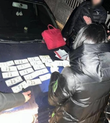Працівницю військкомату з Рівненщини взяли під варту за хабар
