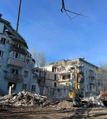 Із-під завалів будинку у Запоріжжі дістали ще три тіла, кількість загиблих зросла до 10
