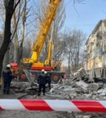 В Запорожье из-под завалов достали погибшую женщину