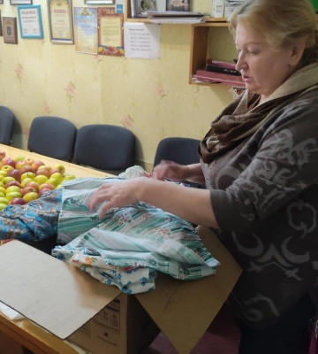 «Бабусин батальйон»: житомирські волонтерки шиють спеціальний одяг для поранених українських захисників (ФОТО)